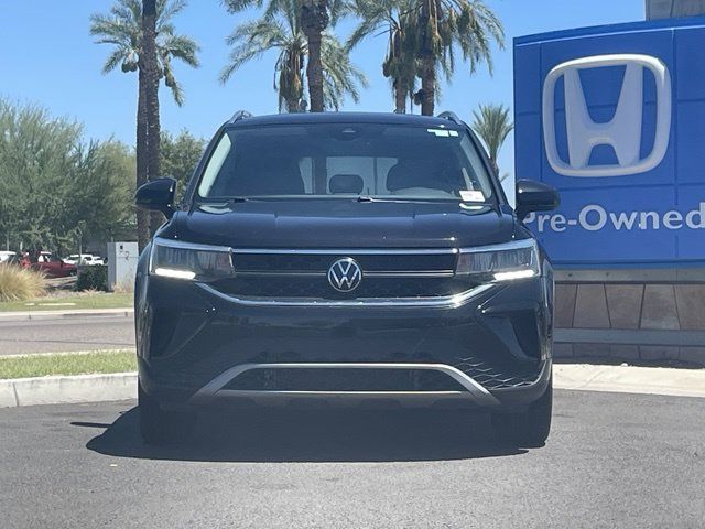 Used 2023 Deep Black Pearl Volkswagen 1.5T SE image 3