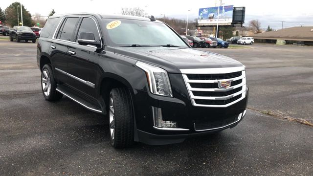 2017 Cadillac Escalade Luxury 2