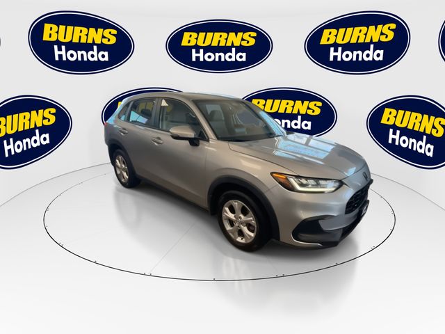 View vehicle photo 4