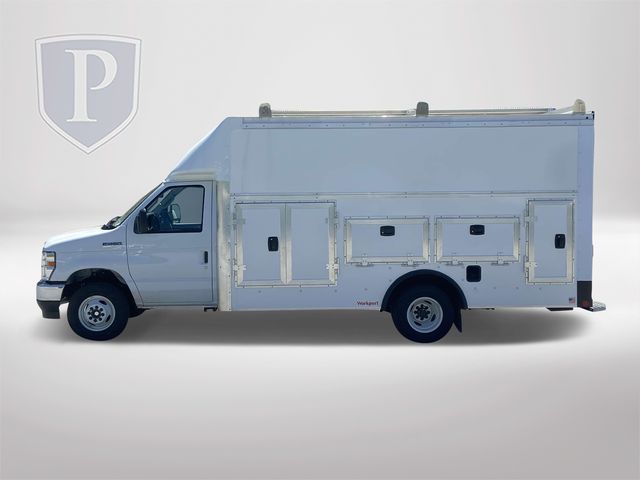 2025 Ford E-450SD Base 2