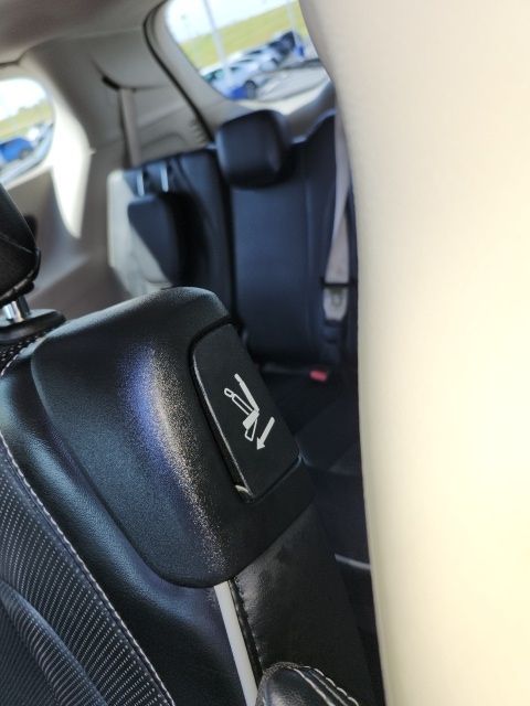 Used 2023 Black Chrysler Limited image 30