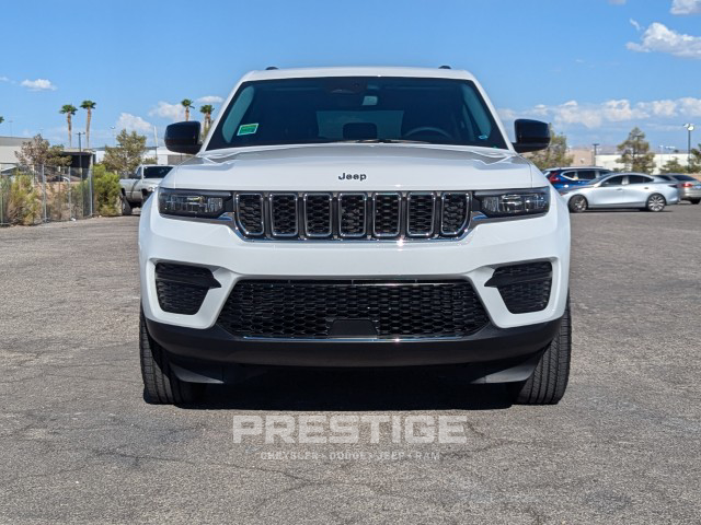 2023 Jeep Grand Cherokee Laredo 3