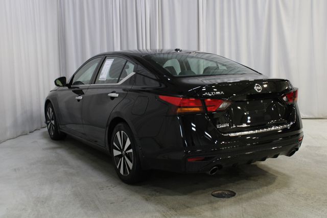 Used 2019 Black Nissan 2.5 SL image 22
