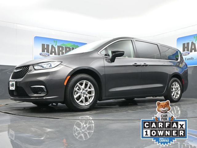 2023 Chrysler Pacifica Touring L photo