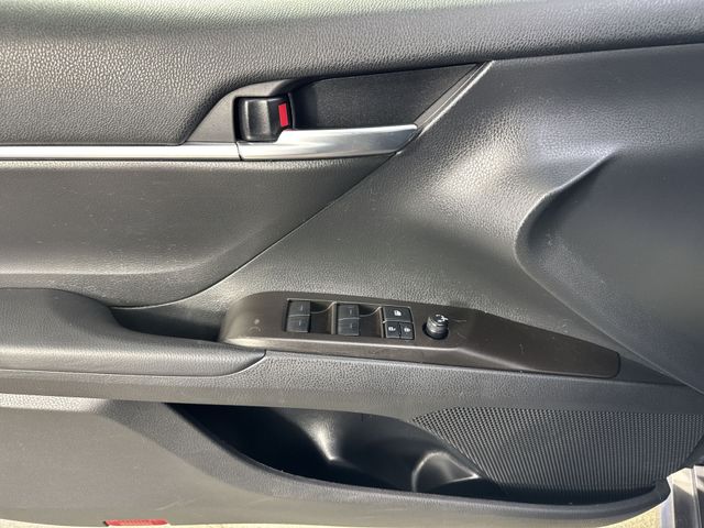 2021 Toyota Camry Hybrid SE photo