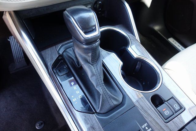 used 2022 Toyota Highlander car, priced at $32,499