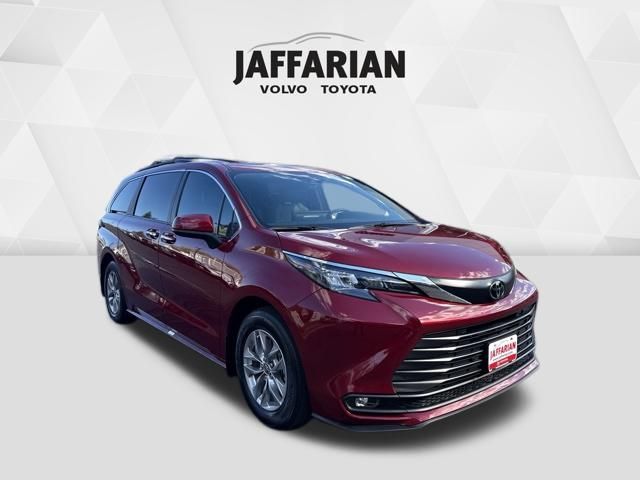 Pearl 2026 Toyota Sienna Minivan All-Wheel Drive Continuously Variable Transmission