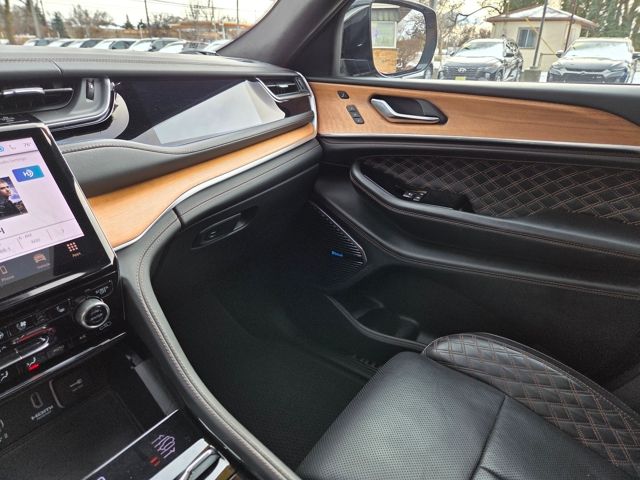 2023 Jeep Grand Cherokee L Summit - Diamond Black Crystal Pearlcoat exterior view 18