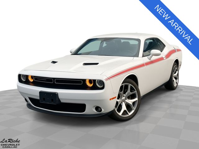 2016 Dodge Challenger SXT RWD   