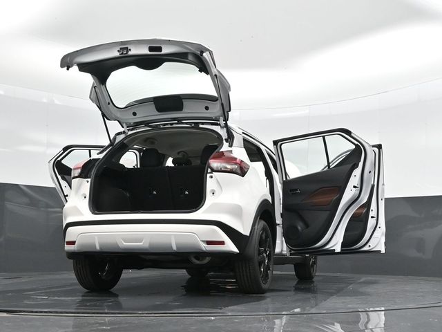 2024 Nissan Kicks SR 38