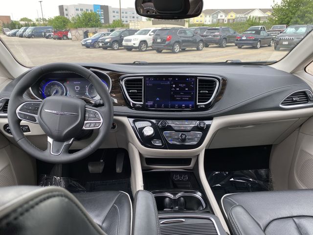 2023 Chrysler Pacifica Limited photo