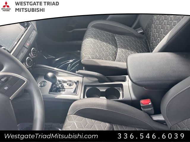 MitsubishiOutlander Sport15