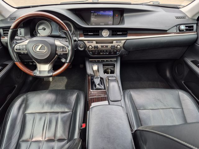 2018 Lexus ES - Image 24