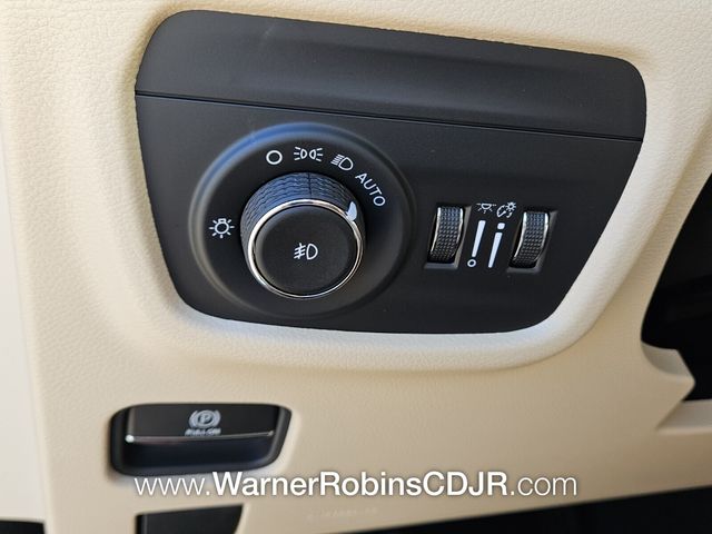 New 2025 White Jeep Limited image 27