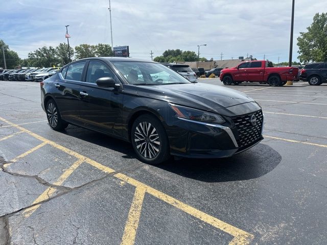 Super Black Clearcoat 2025 Nissan Altima 2.5 SV FWD Sedan Front-Wheel Drive Continuously Variable Transmission