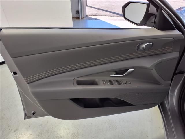 2025 Hyundai Elantra SEL Convenience photo
