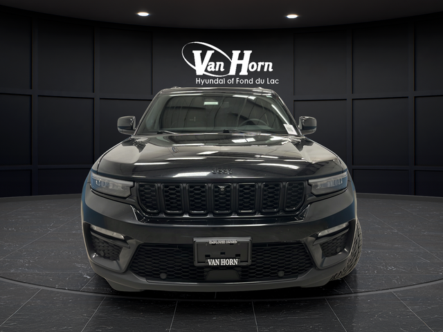 Used 2024 Diamond Black Crystal Pearlcoat Jeep Limited image 2