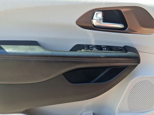 Used 2019 Chrysler Pacifica Van