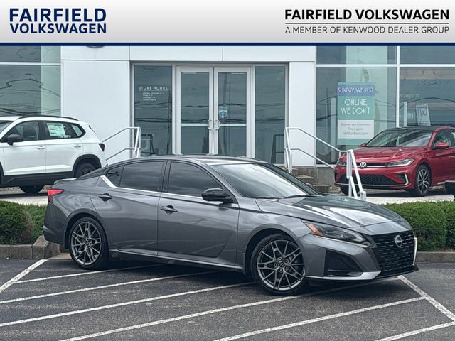 Gray (Gun Metallic) 2023 Nissan Altima Sedan Front-Wheel Drive Continuously Variable Transmission