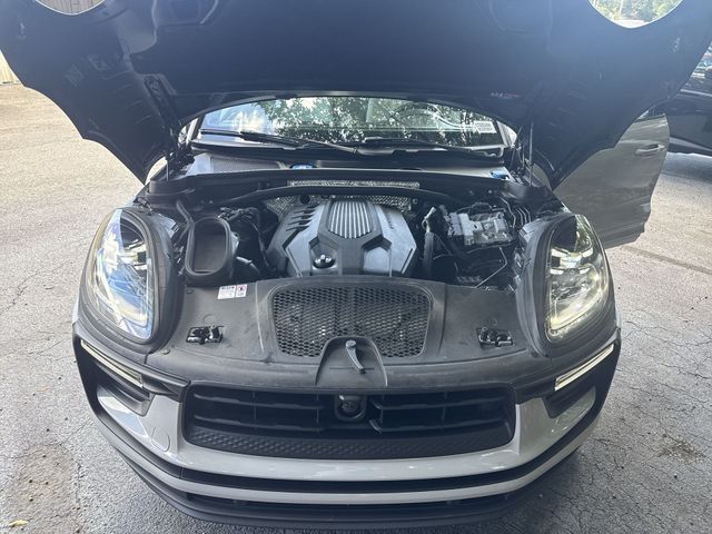 Used 2025  Porsche Base image 32
