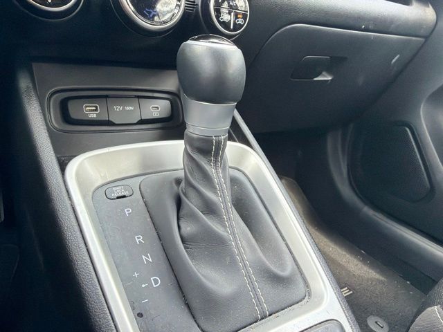 Used 2023 Black Hyundai SEL image 18
