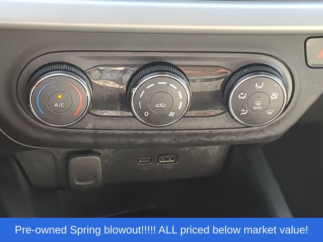 Used 2025 Summit White Chevrolet LS image 31