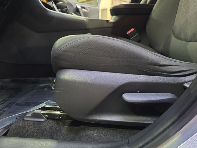 Used 2019 Silver Toyota XLE image 29