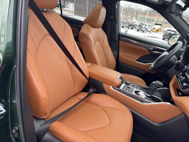 used 2023 Toyota Highlander car, priced at $43,136