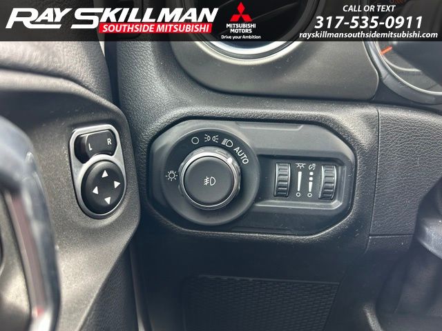 Used 2019 White Jeep Unlimited Sahara image 24