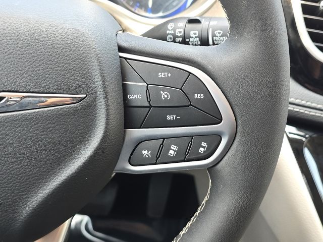 2023 Chrysler Pacifica Touring L:46447A