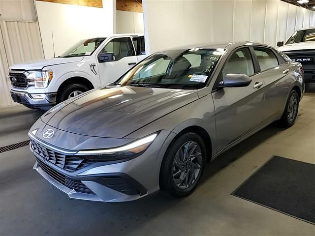 2024 Hyundai Elantra SEL's photo