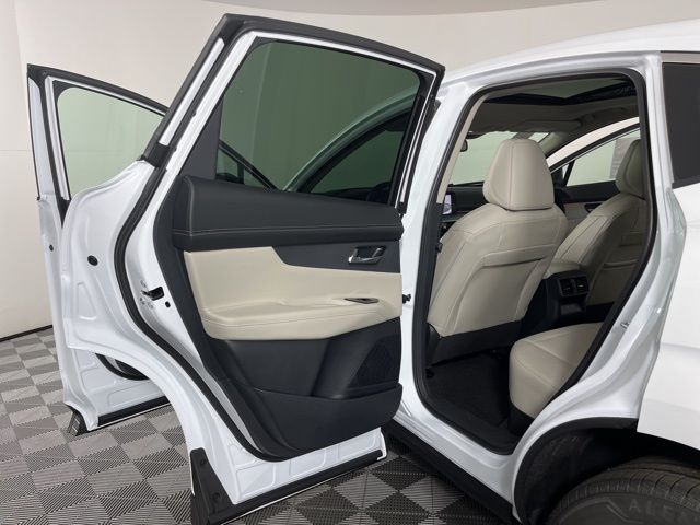 2025 Everest White Pearl Tricoat Nissan Murano SL AWD SUV