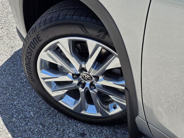 Used 2024 Toyota Highlander Hybrid SUV