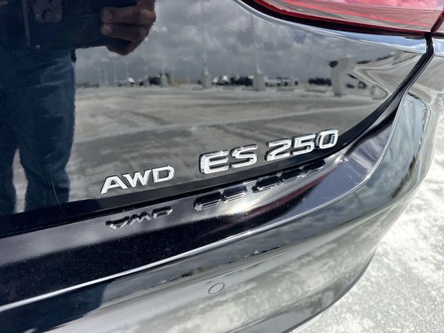 Used 2024 Lexus ES Sedan