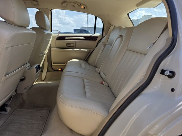 Used 2006 Lincoln Town Car Sedan