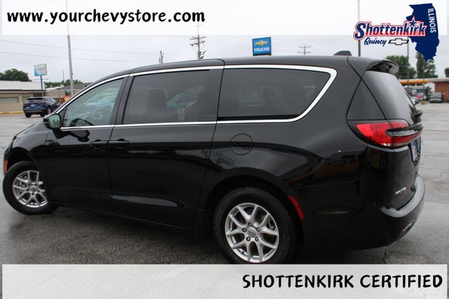 Used 2024 Chrysler Pacifica Van