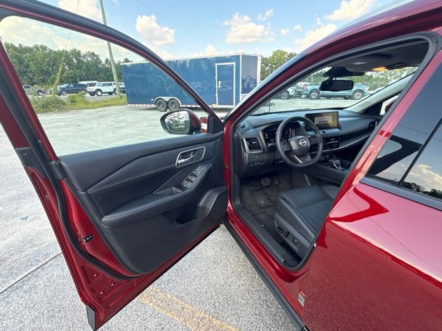 2025 Nissan Rogue Platinum:C02794