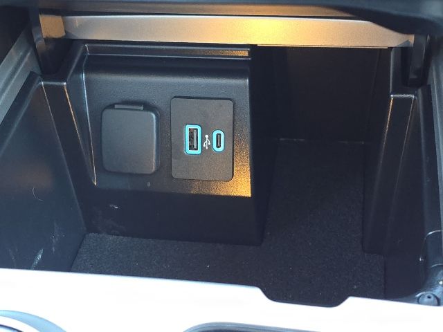 2024 Ford Explorer Base:B02084