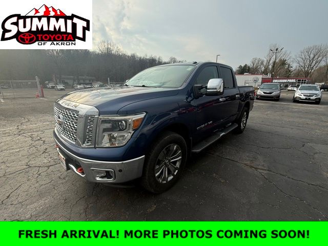Deep Blue Pearl 2018 Nissan Titan SL Crew Cab 4WD Pickup Truck Four-Wheel Drive 7-Speed Automatic