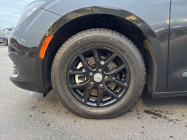 Used 2023 Black Chrysler LX image 40