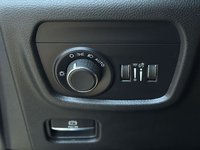 Used 2023 Black Jeep Laredo image 32