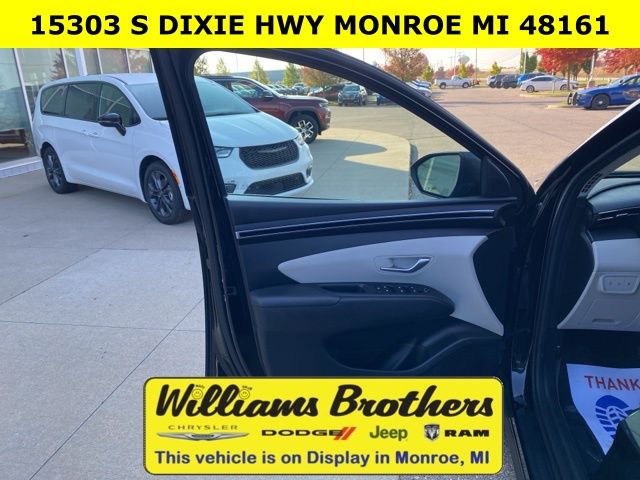 2024 Hyundai Tucson SEL - Black Pearl exterior view 10