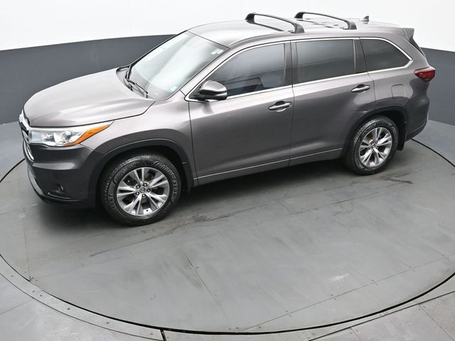 2016 Toyota Highlander LE Plus V6 36