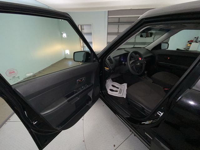 Used 2013 Gray Kia Base image 11