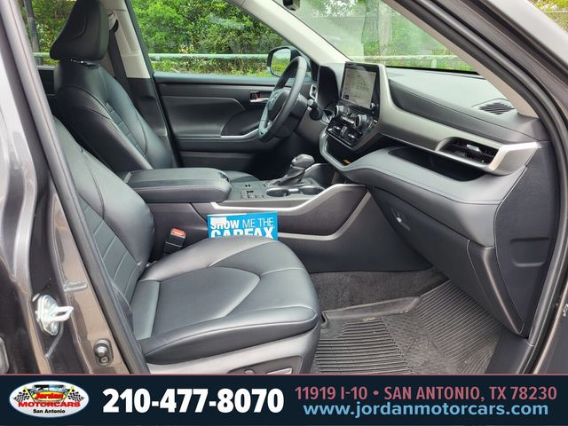 Used Car 2023 Toyota Highlander Hybrid  Xle For Sale Under $40,000 In San Antonio, Texas