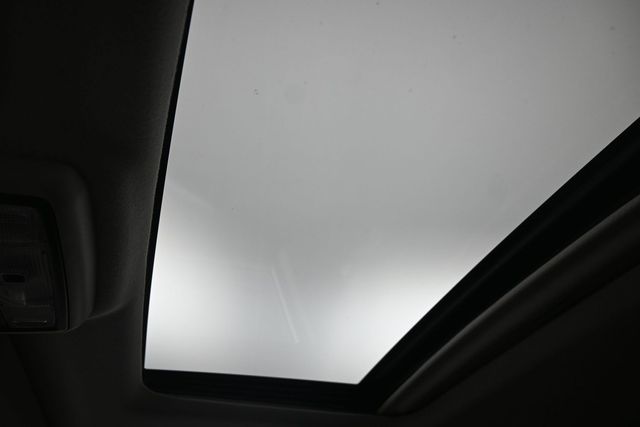 Used 2015 White Toyota SR5 Premium image 20