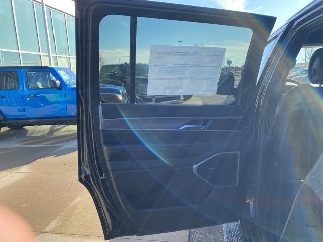 2026 Jeep Grand Wagoneer Limited - High Gloss Black exterior view 20