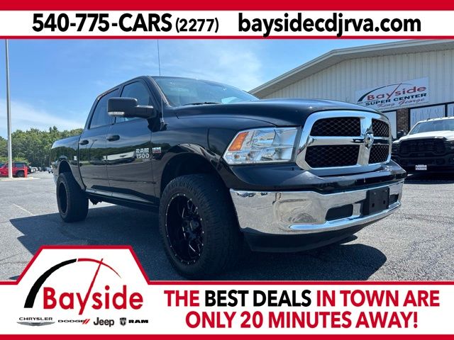 Diamond Black Crystal Pearlcoat 2019 RAM 1500 Pickup Truck Four-Wheel Drive 8-Speed Automatic