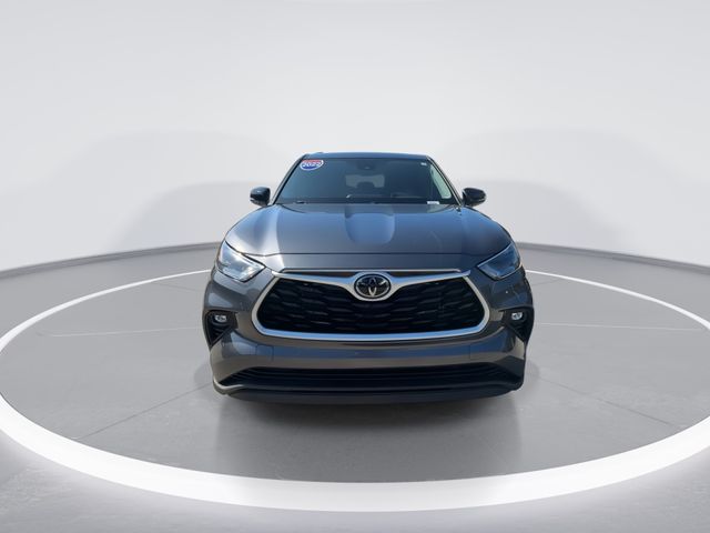 Used 2022 Gray Toyota LE image 2