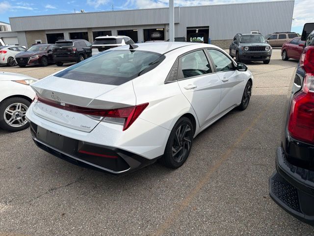 Used 2024 White Hyundai Limited image 5